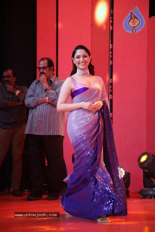 Aha Event An Evening with A Galaxy of Stars Photos - 26 / 42 photos