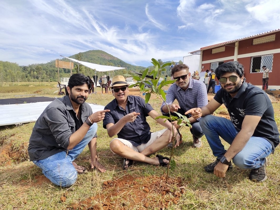 Anil Ravipudi accepted Green India Challenge - 2 / 3 photos