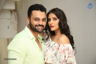 Following Movie Opening - 9 of 20