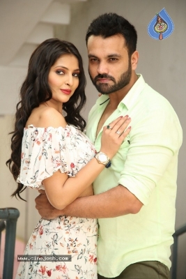 Following Movie Opening - 14 of 20