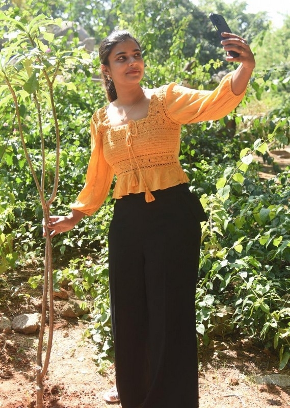 Aishwarya Rajesh Accepted Green India Challenge - 2 / 4 photos