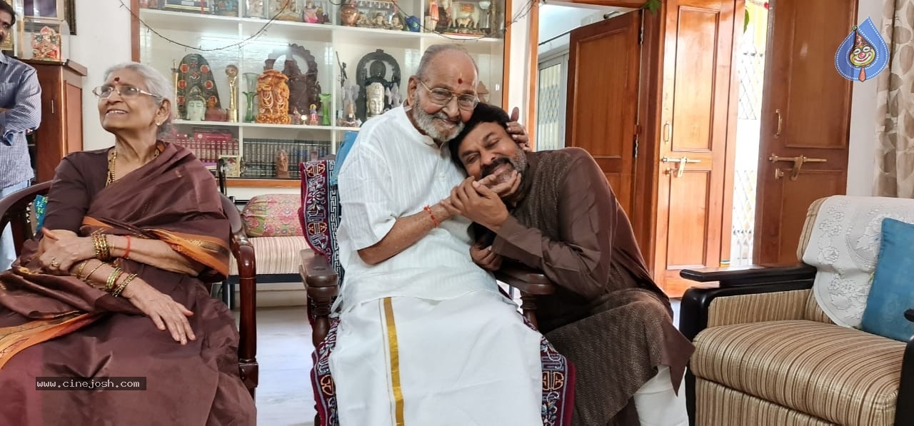 Chiru Meets K Viswanath - 11 / 20 photos