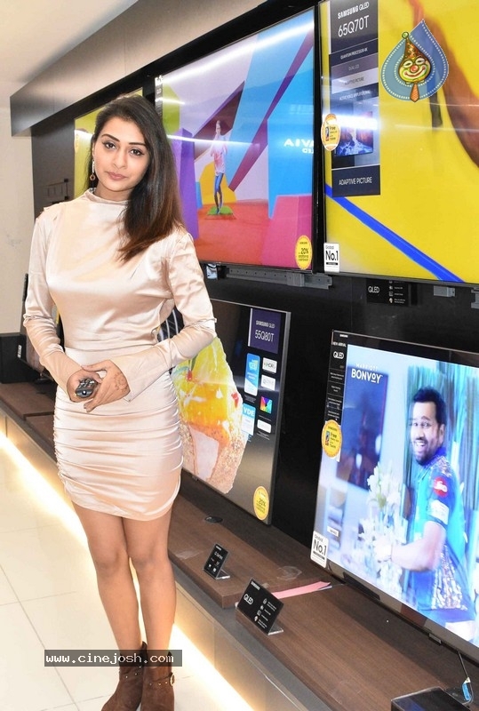 Payal Rajput Launches Bajaj Electronics 75th Store - 4 / 14 photos