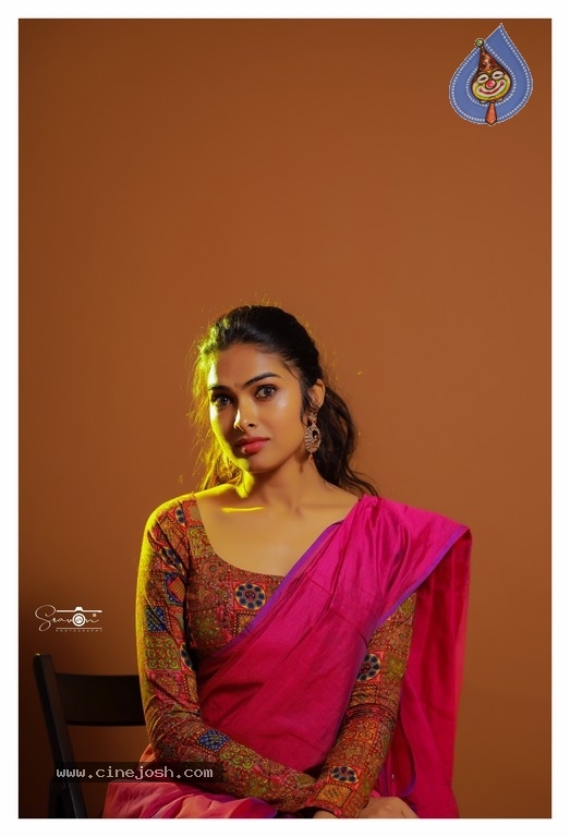 Divi Vadthya Photo Shoot - 2 / 13 photos