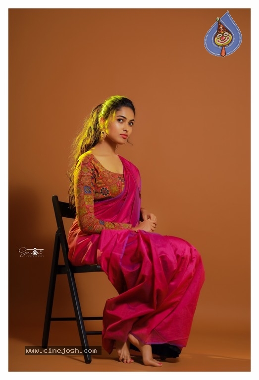 Divi Vadthya Photo Shoot - 5 / 13 photos