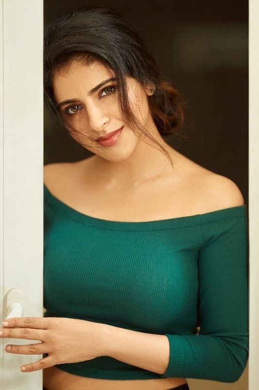 Iswarya Menon Photos - 1 / 4 photos