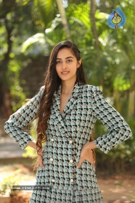 Simrat Kaur Randhawa Photos - 1 of 18