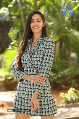 Simrat Kaur Randhawa Photos - 3 of 18