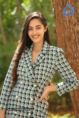 Simrat Kaur Randhawa Photos - 5 of 18