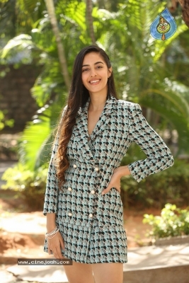 Simrat Kaur Randhawa Photos - 10 of 18