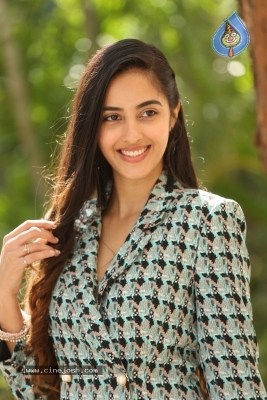 Simrat Kaur Randhawa Photos - 14 of 18