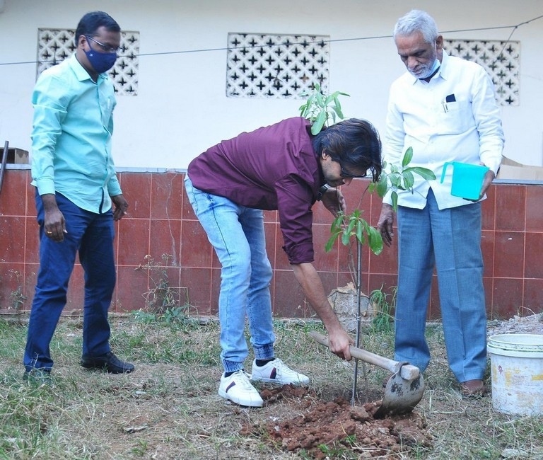 Abhijeet accepted Green India Challenge - 1 / 4 photos