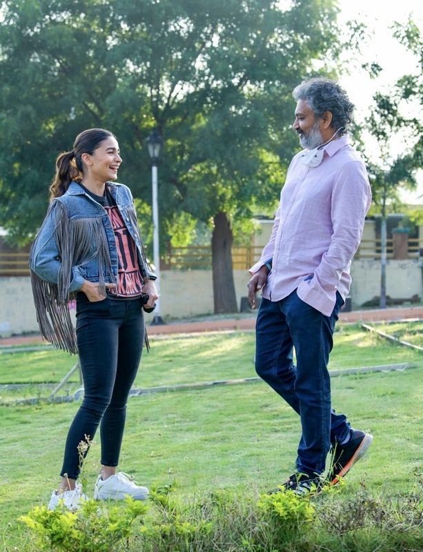 Alia Bhatt joins RRR Movie shoot from today - 1 / 3 photos