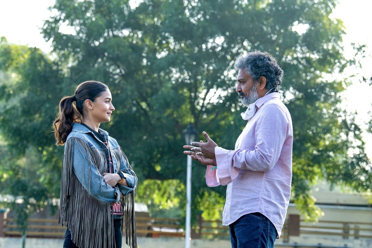 Alia Bhatt joins RRR Movie shoot from today - 2 / 3 photos