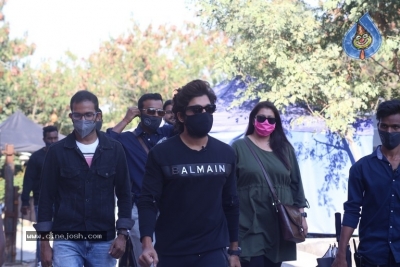 Allu Arjun and Samantha from the sets of SamJam - 5 of 20