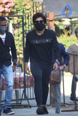 Allu Arjun and Samantha from the sets of SamJam - 9 of 20