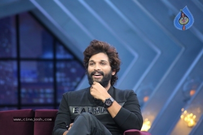 Allu Arjun and Samantha from the sets of SamJam - 15 of 20