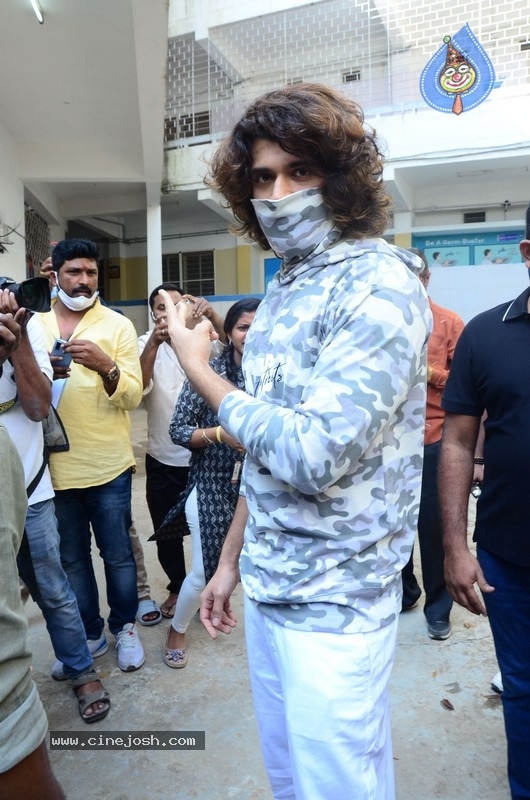Celebrities cast their Vote GHMC Elections 01 - 12 / 36 photos