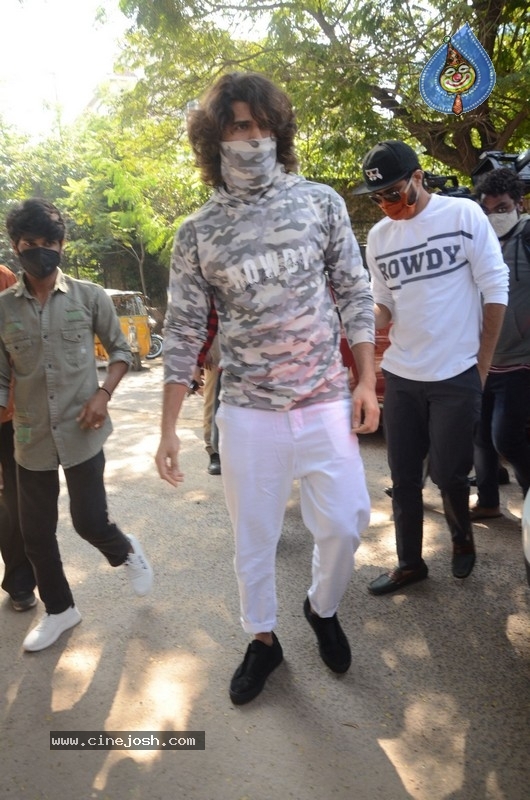 Celebrities cast their Vote GHMC Elections 01 - 18 / 36 photos