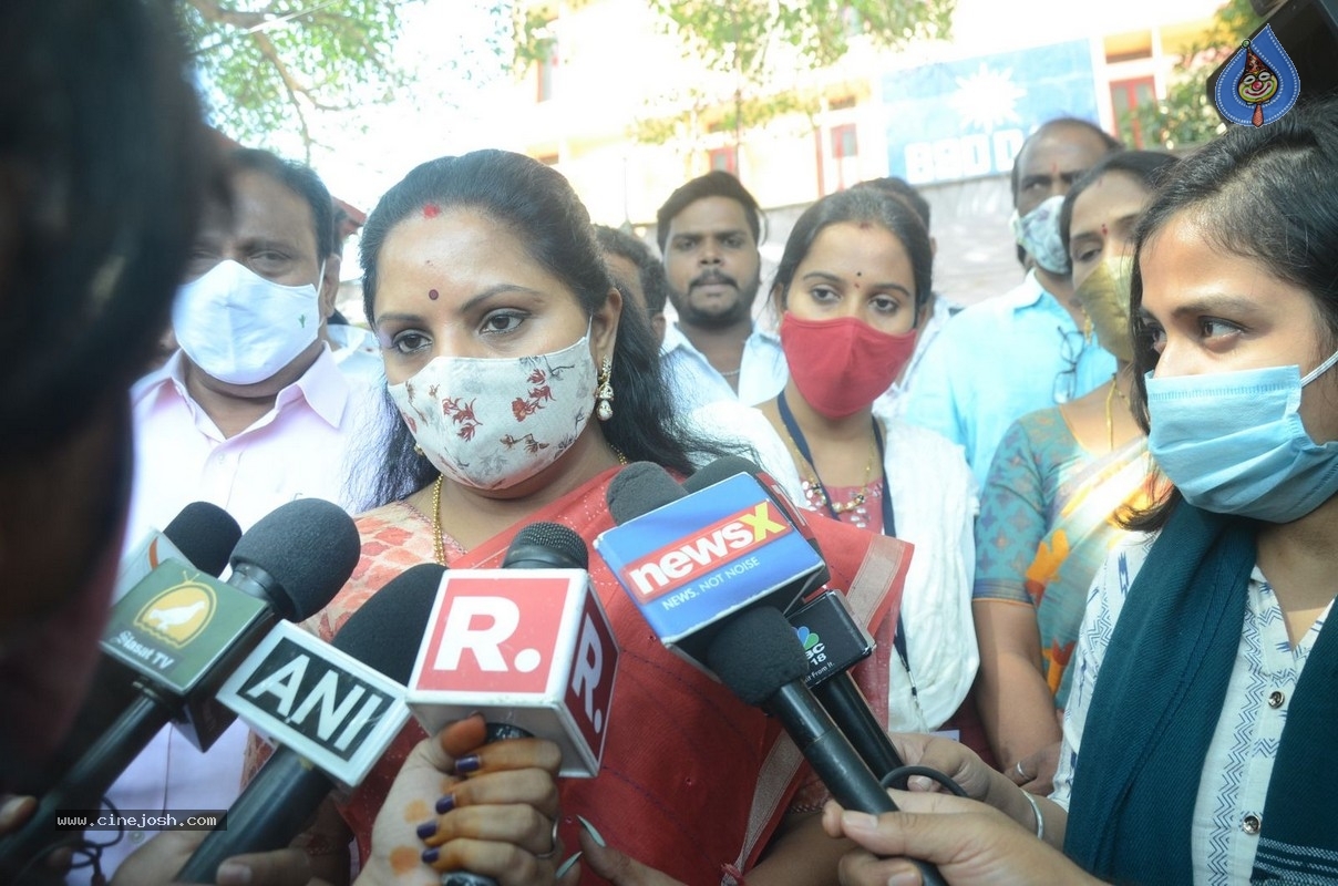 Celebrities cast their Vote GHMC Elections 02 - 11 / 57 photos