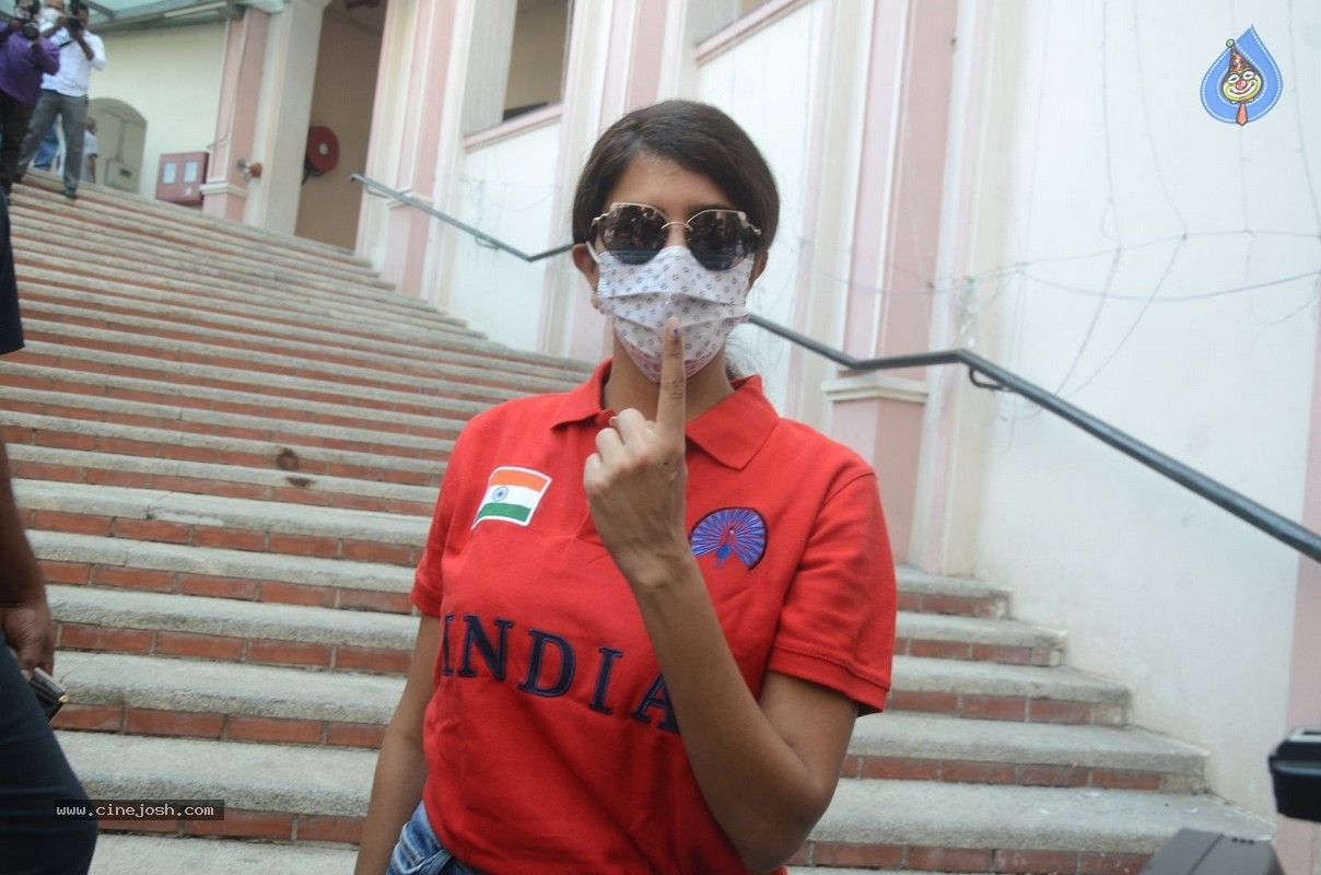 Celebrities cast their Vote GHMC Elections 02 - 49 / 57 photos