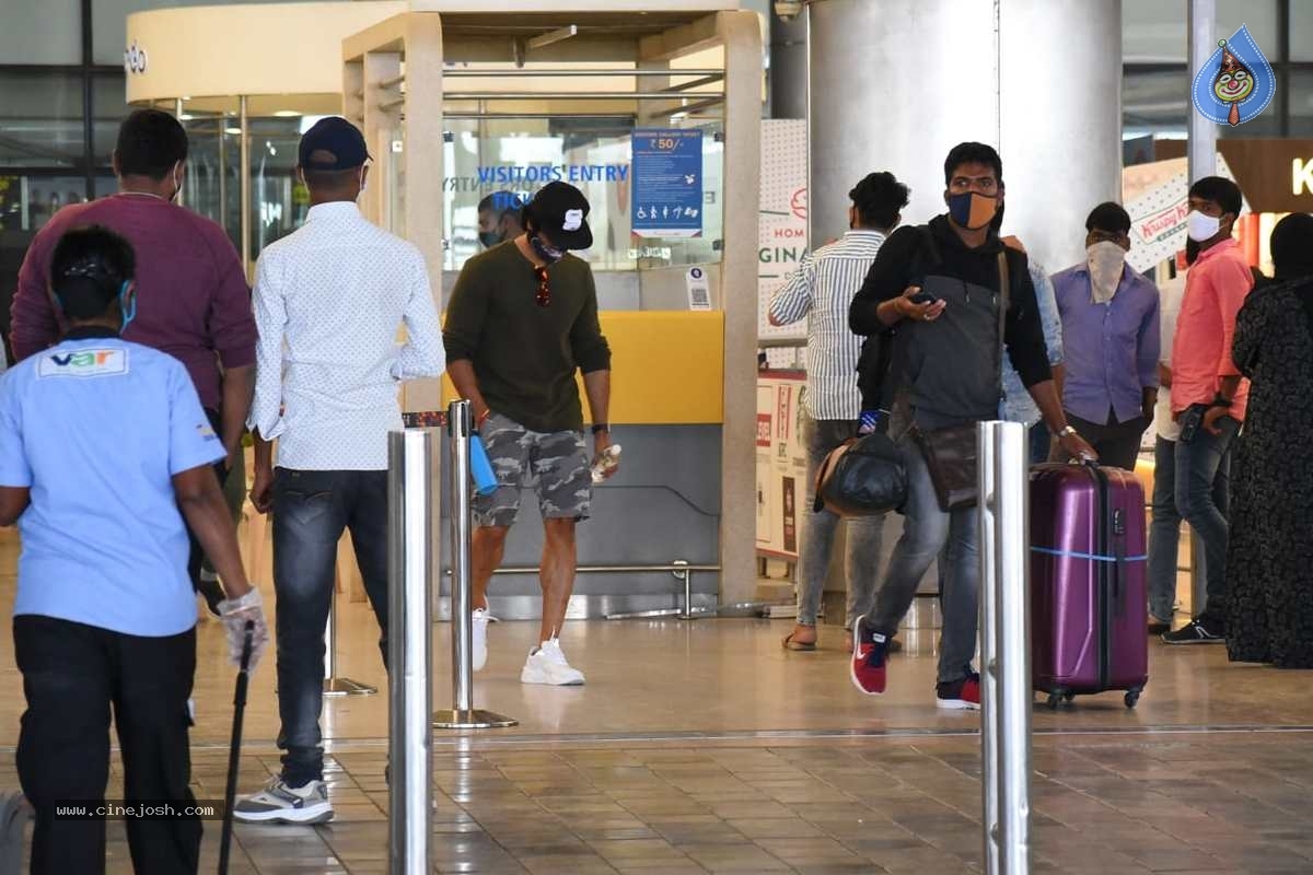 Celebs at Airport Pics - 8 / 14 photos