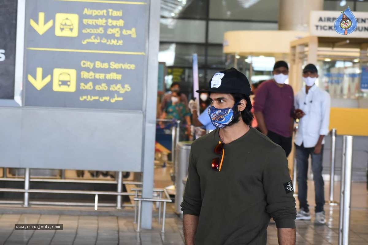 Celebs at Airport Pics - 10 / 14 photos