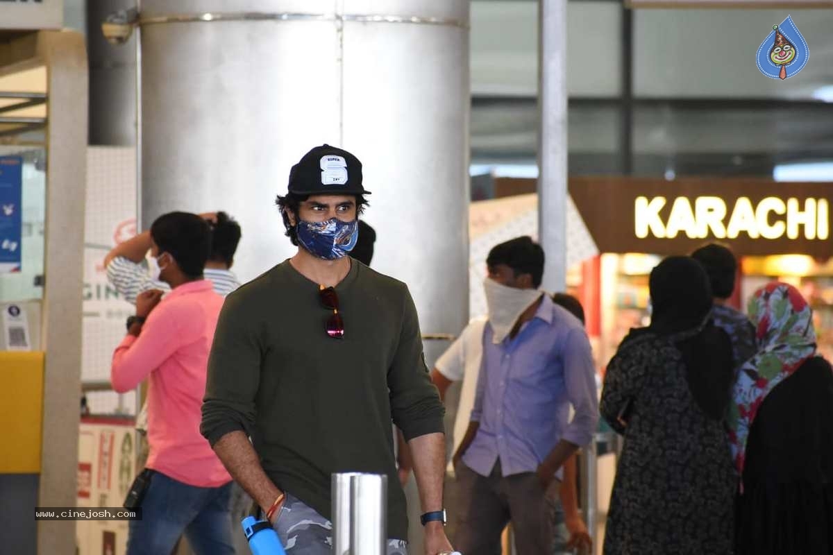 Celebs at Airport Pics - 12 / 14 photos