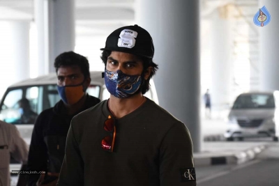 Celebs at Airport Pics - 4 of 14