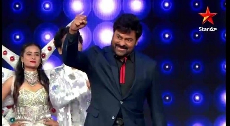 Chiranjeevi Entry in Bigg Boss Finale Stage - 2 / 5 photos
