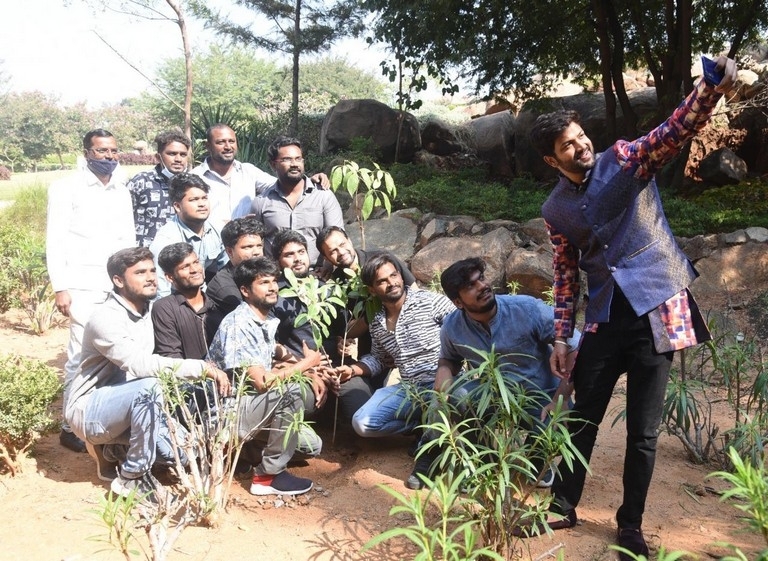 Sohel accepted Green India Challenge  - 2 / 4 photos