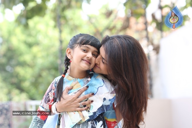 Vidya Nirvana Holds The Noble Book of World Records - 2 / 13 photos