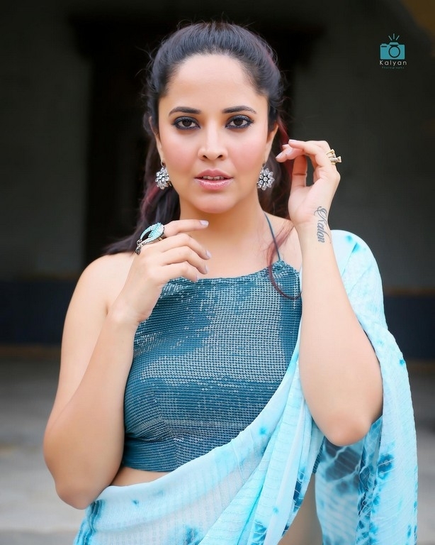 Anasuya Bharadwaj Pics - 2 / 14 photos