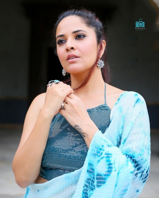 Anasuya Bharadwaj Pics - 6 / 14 photos