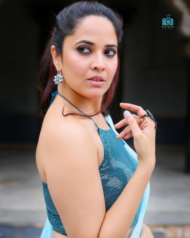 Anasuya Bharadwaj Pics - 14 / 14 photos