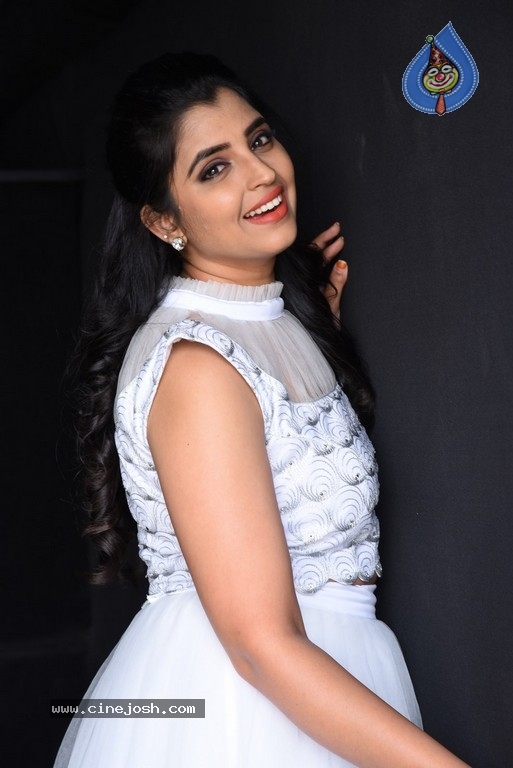 Anchor Shyamala Photos - 7 / 21 photos