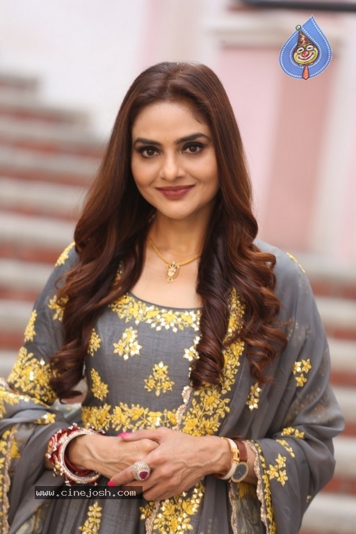 Madhubala Stills - 10 / 18 photos