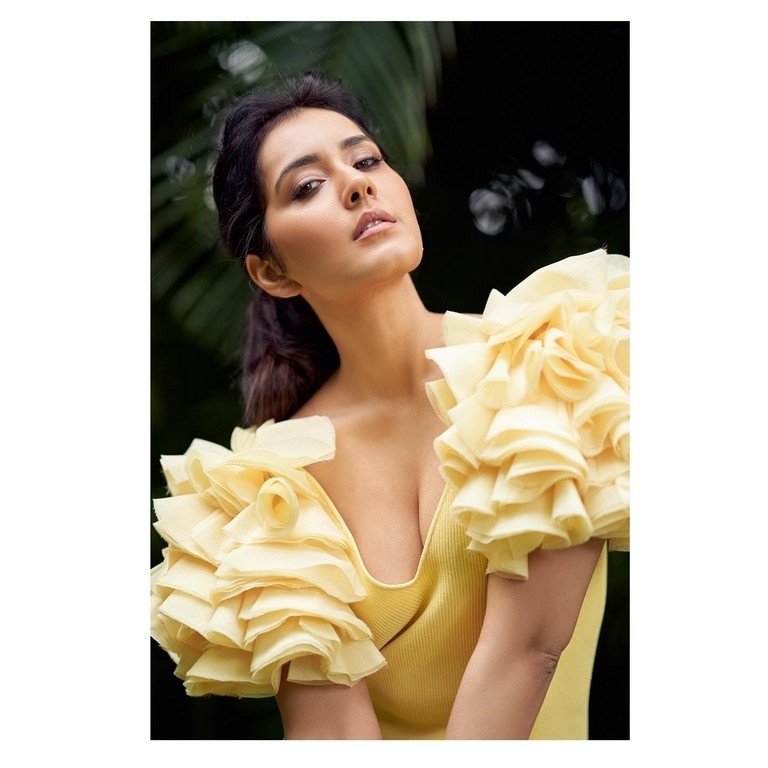 Raashi Khanna Photos - 2 / 6 photos