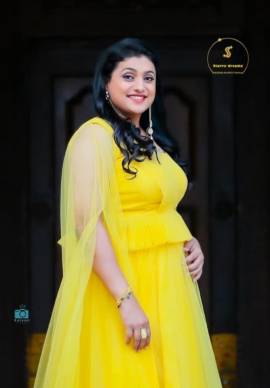 Roja New Photos - 4 / 5 photos