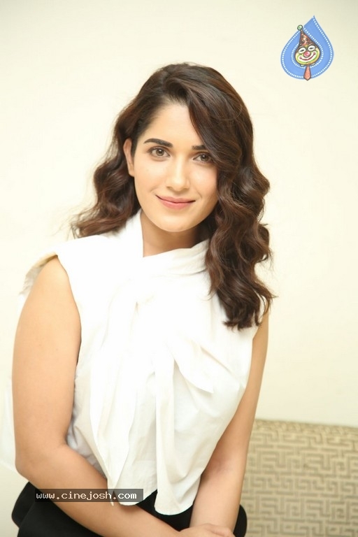 Ruhani Sharma Pics - 2 / 13 photos