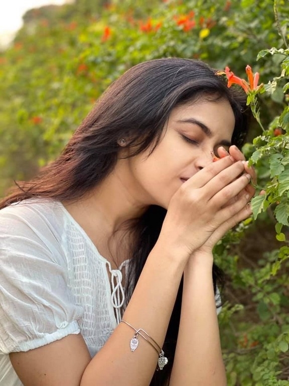 Sri Divya Photos - 4 / 4 photos