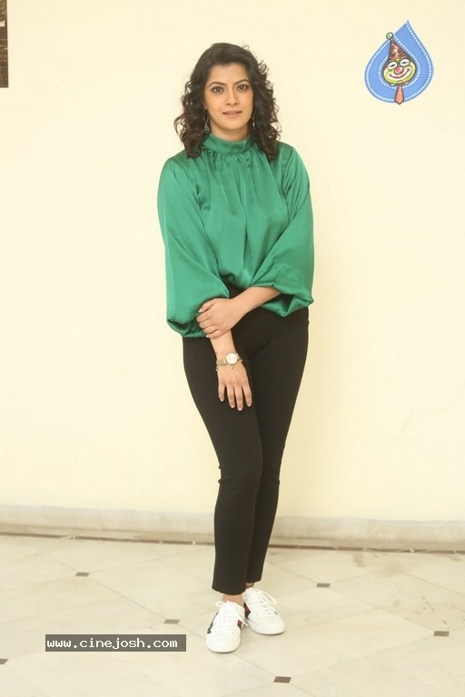 Varalaxmi Sarathkumar Pics - 2 / 13 photos