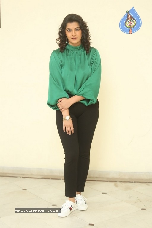 Varalaxmi Sarathkumar Pics - 11 / 13 photos