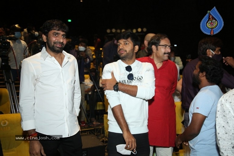 Krack Movie Trailer Launch - 17 / 21 photos