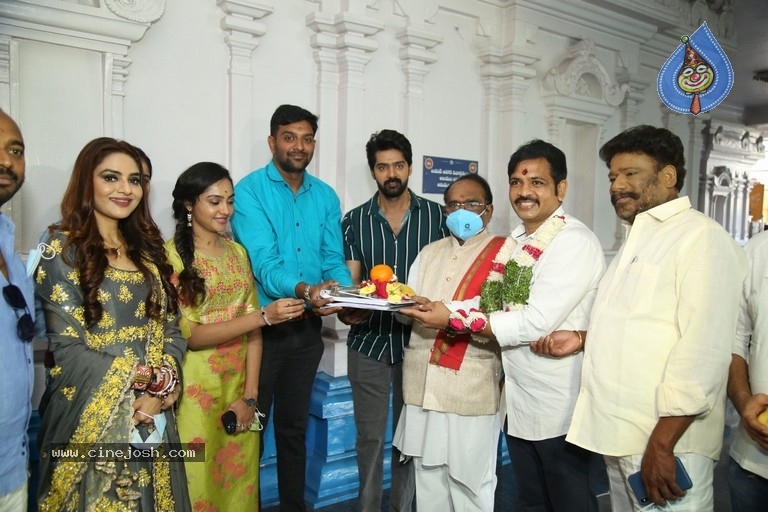 Naveen Chandra New Movie Launch - 15 / 21 photos