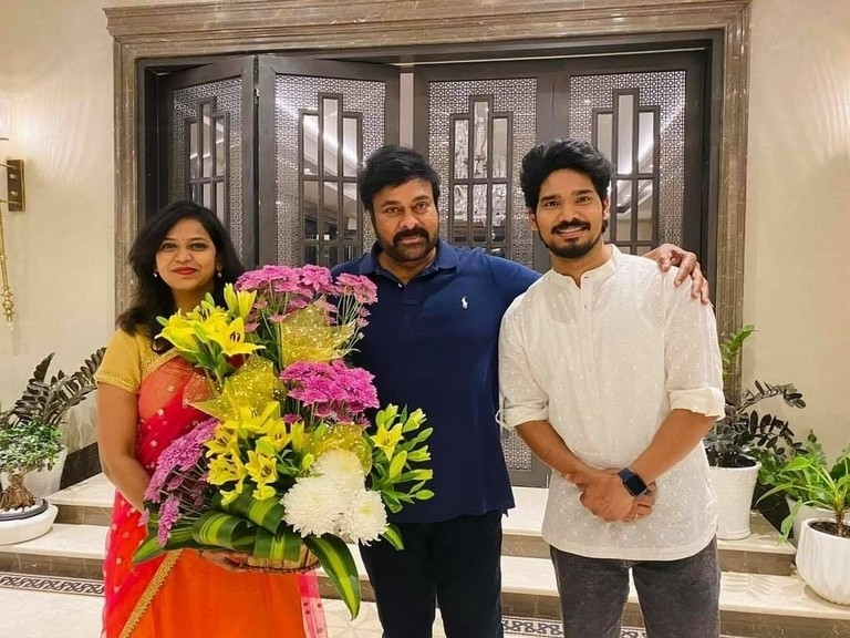 Actor Sudhakar met Megastar  - 1 / 5 photos