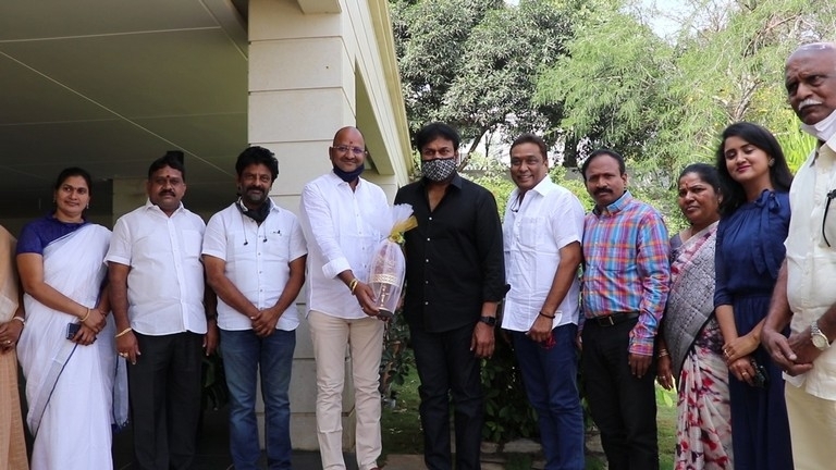 Chithrapuri Colony Committee meet Megastar - 2 / 5 photos