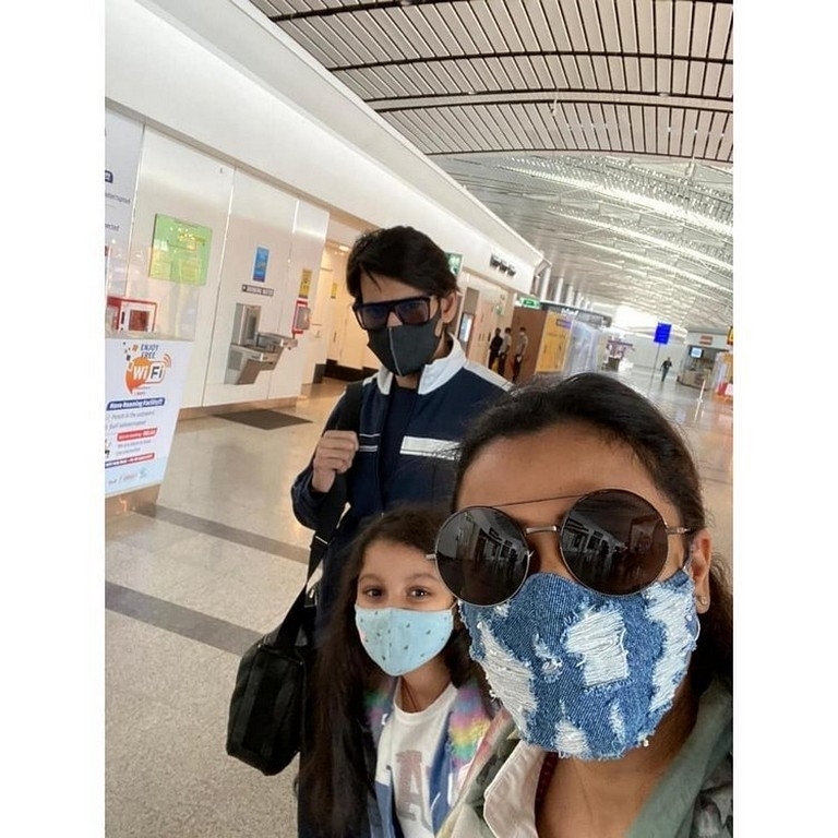 Mahesh Babu Family at Airport - 2 / 4 photos