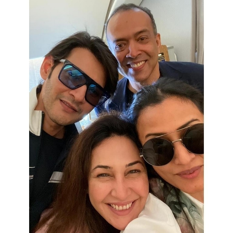 Mahesh Babu Family at Airport - 4 / 4 photos