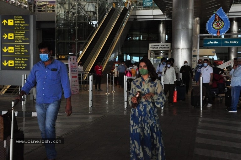 Samantha Airport Look - 7 / 10 photos